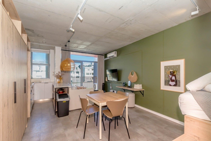 1 Bedroom Property for Sale in Sea Point Western Cape